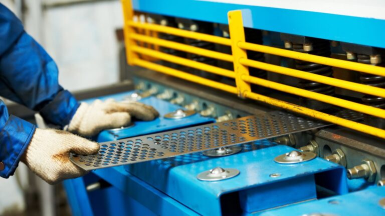 Jakie materiały można ciąć gilotyną? Praktyczny poradnik